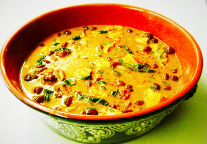 Red Thai Curry cu pui, ciuperci si spanac