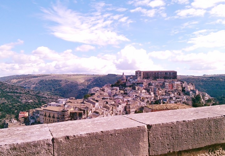 Ragusa: un fel de “tale of two cities”